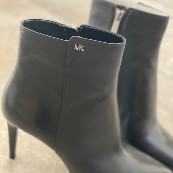 michael kors dorothy flex bootie